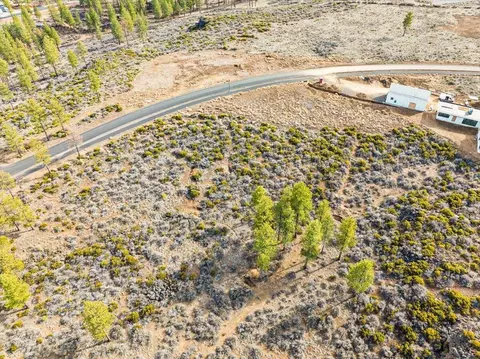 Undisclosed, Bend, OR 97703 photo 3