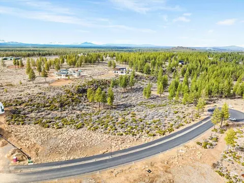 Undisclosed, Bend, OR 97703 photo 9