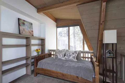 Bedroom - 57119 Augusta Ln, Sunriver, OR 97707 photo 6 of 8