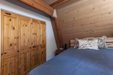 Bedroom - 57119 Augusta Ln, Sunriver, OR 97707 photo 4 of 8