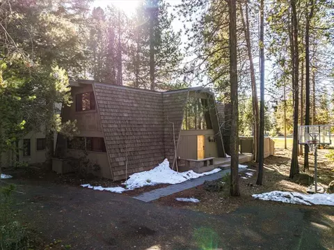 Exterior - 57119 Augusta Ln, Sunriver, OR 97707 photo 4 of 8