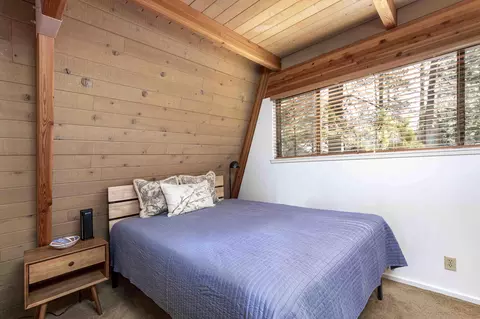 Bedroom - 57119 Augusta Ln, Sunriver, OR 97707 photo 3 of 8