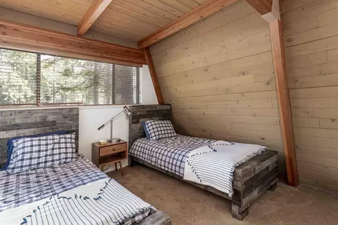 Bedroom - 57119 Augusta Ln, Sunriver, OR 97707 photo 1 of 8