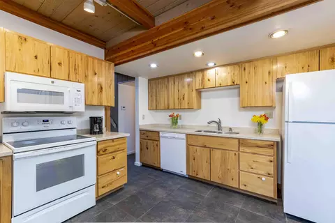 Kitchen - 57119 Augusta Ln, Sunriver, OR 97707 photo 1 of 4
