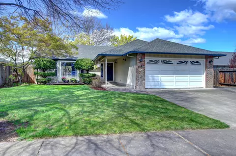 1147 Hampton Dr, Central Point, OR 97502