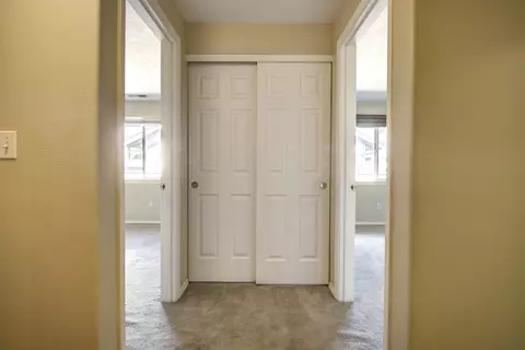 Entry Way - 1147 Hampton Dr, Central Point, OR 97502 photo 1 of 1