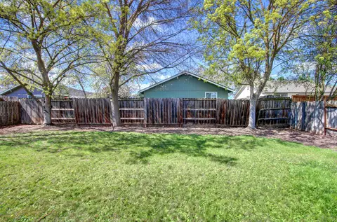 Exterior - 1147 Hampton Dr, Central Point, OR 97502 photo 7 of 13