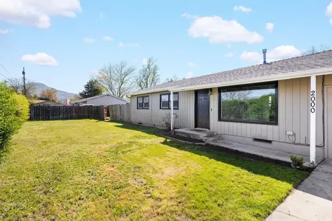 2000 Suzanna St, Medford, OR 97504
