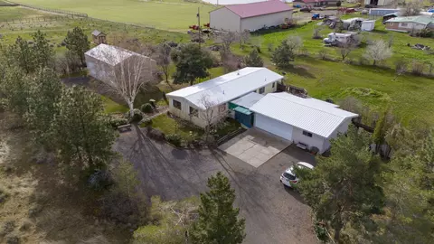 2715 S Adams Dr, Madras, OR 97741