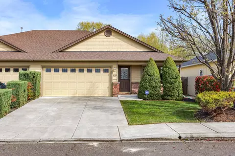 3635 Agate Mdws, White City, OR 97503
