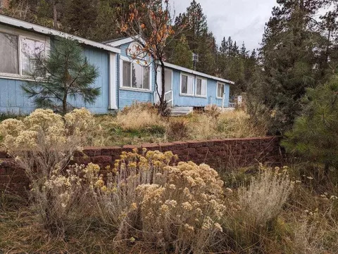 12106 Overland Dr, Klamath Falls, OR 97603