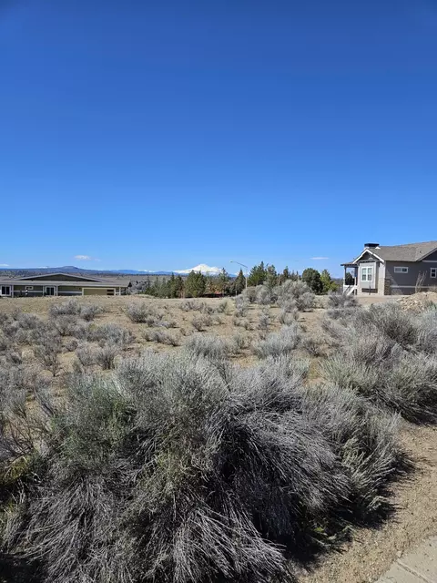 3500 SE Larkspur Dr SE, Madras, OR 97741