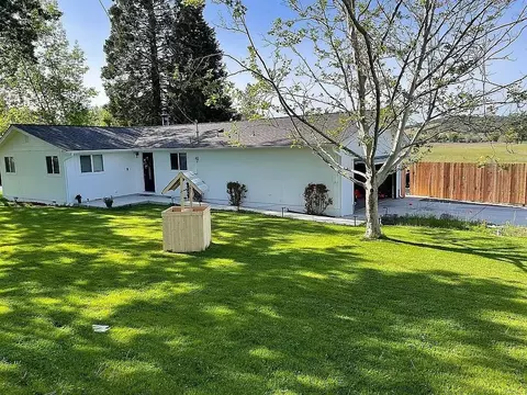 3710 Scenic Ave, Central Point, OR 97502
