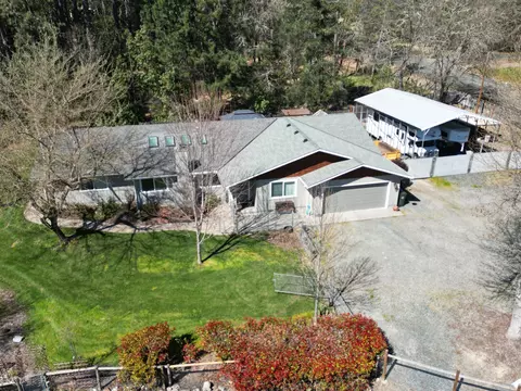 3040 Campus View Dr, Grants Pass, OR 97527