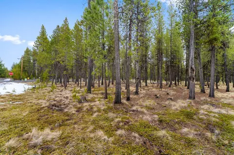 56575 Solar Dr, Bend, OR 97707