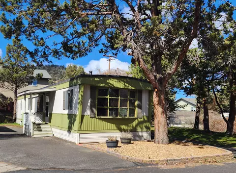 2200 NE Hwy 20 #19, Bend, OR 97701