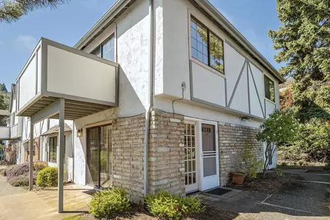 495 Chestnut St #17, Ashland, OR 97520