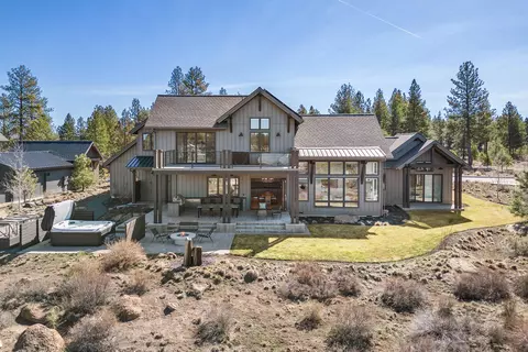 61925 Hosmer Lake Dr, Bend, OR 97702 photo 3