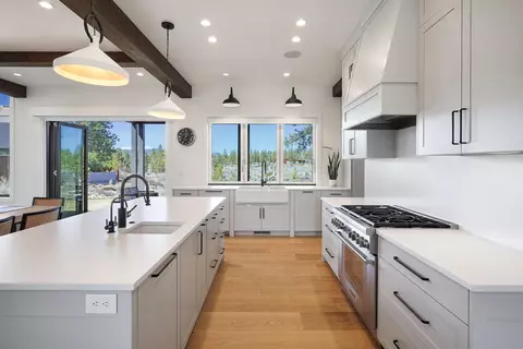 61925 Hosmer Lake Dr, Bend, OR 97702 photo 15