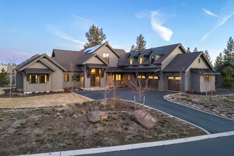 61925 Hosmer Lake Dr, Bend, OR 97702