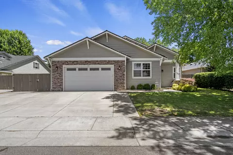 780 Ridgeway Ave, Central Point, OR 97502