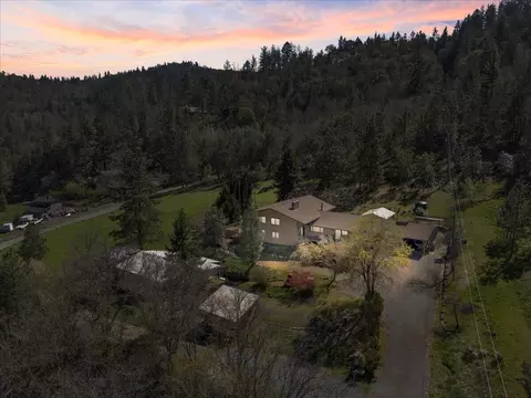 4685 W Griffin Creek Rd, Medford, OR 97501