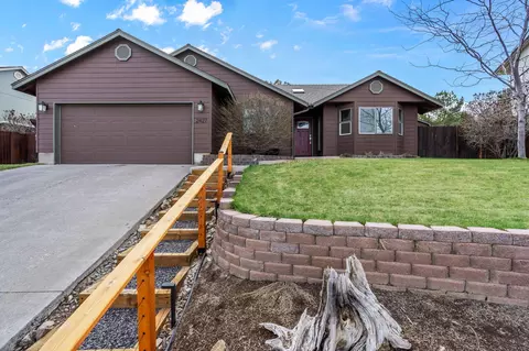 2427 SW 33rd St, Redmond, OR 97756