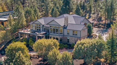 3315 NW Panorama Dr, Bend, OR 97703