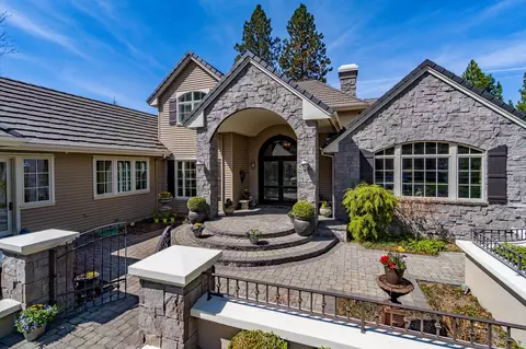 61425 Tam Mcarthur Loop, Bend, OR 97702