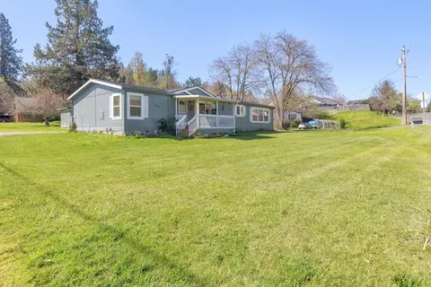 767 SE Grandview Ave, Grants Pass, OR 97527