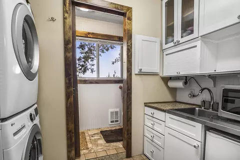 Kitchen - 65044 Highland Rd, Bend, OR 97703 photo 1 of 7