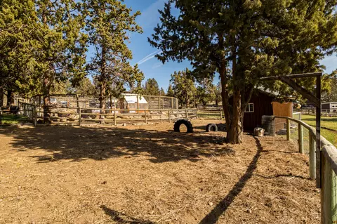 Exterior - 65044 Highland Rd, Bend, OR 97703 photo 8 of 9