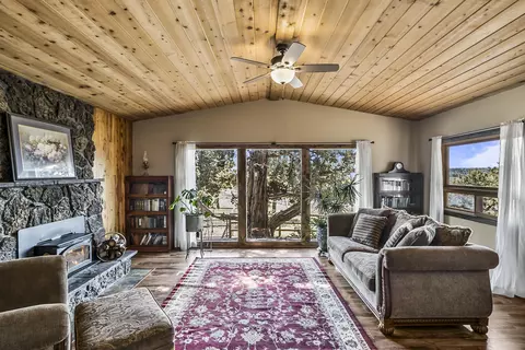 Living - 65044 Highland Rd, Bend, OR 97703 photo 4 of 5