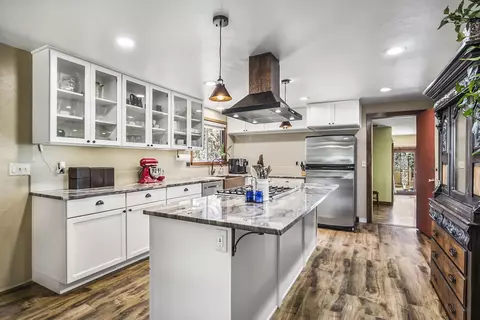 Kitchen - 65044 Highland Rd, Bend, OR 97703 photo 3 of 7