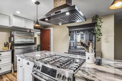 Kitchen - 65044 Highland Rd, Bend, OR 97703 photo 4 of 7