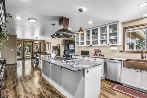 Kitchen - 65044 Highland Rd, Bend, OR 97703 photo 2 of 7