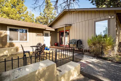 65044 Highland Rd, Bend, OR 97703