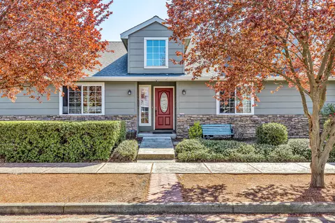 2385 Dahlia Way, Medford, OR 97501
