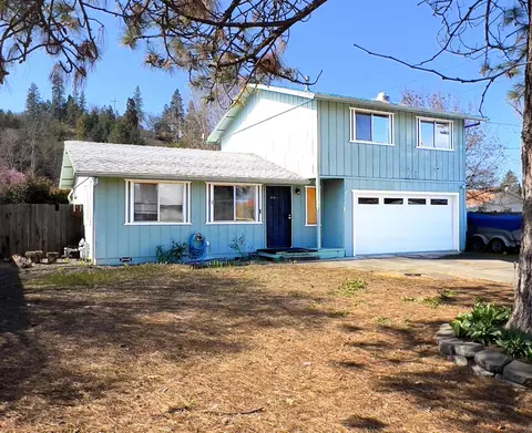 1580 Drury Ln, Grants Pass, OR 97527