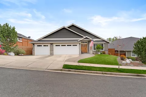 2033 SW Mercury Ln, Grants Pass, OR 97526