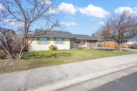 605 SW 23rd St, Redmond, OR 97756