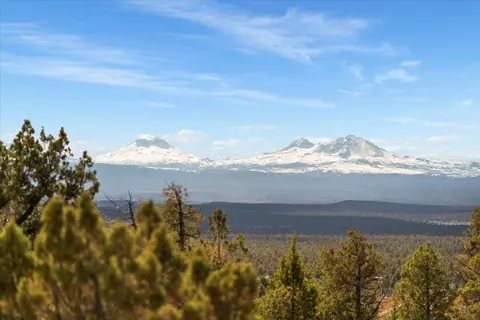 10920 Summit Ridge Ct, Redmond, OR 97756