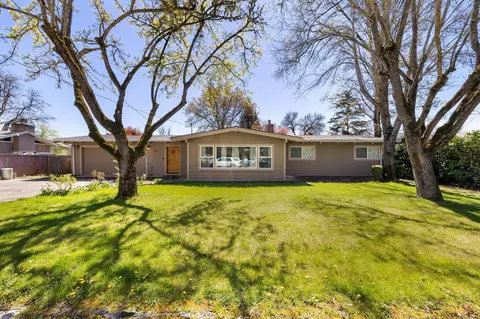 3731 Madrona Ln, Medford, OR 97501