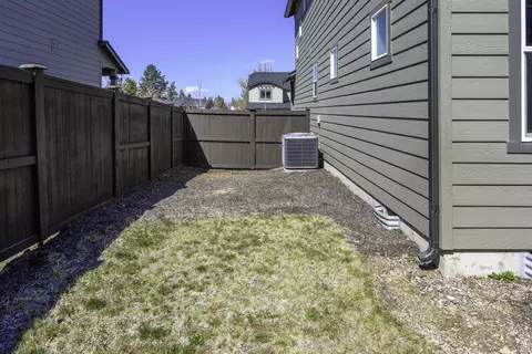 Exterior - 1813 NE Shadowcrest Way, Bend, OR 97701 photo 6 of 9