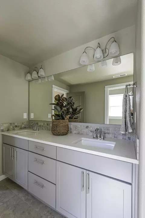 Bath - 1813 NE Shadowcrest Way, Bend, OR 97701 photo 5 of 6
