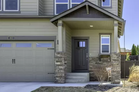 Exterior - 1813 NE Shadowcrest Way, Bend, OR 97701 photo 3 of 9