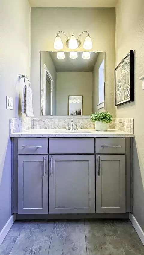 Bath - 1813 NE Shadowcrest Way, Bend, OR 97701 photo 1 of 6