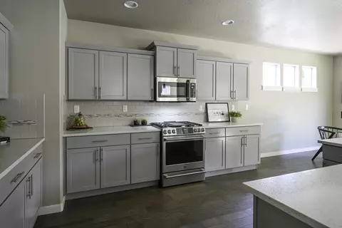 Kitchen - 1813 NE Shadowcrest Way, Bend, OR 97701 photo 2 of 4