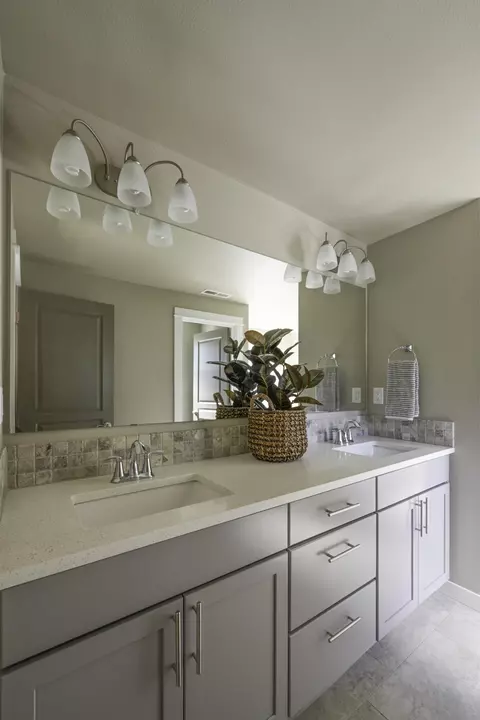 Bath - 1813 NE Shadowcrest Way, Bend, OR 97701 photo 4 of 6