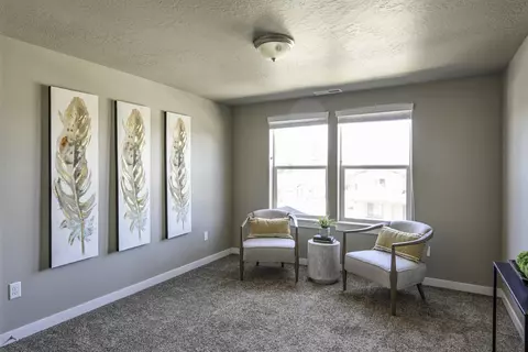 Bedroom - 1813 NE Shadowcrest Way, Bend, OR 97701 photo 3 of 5
